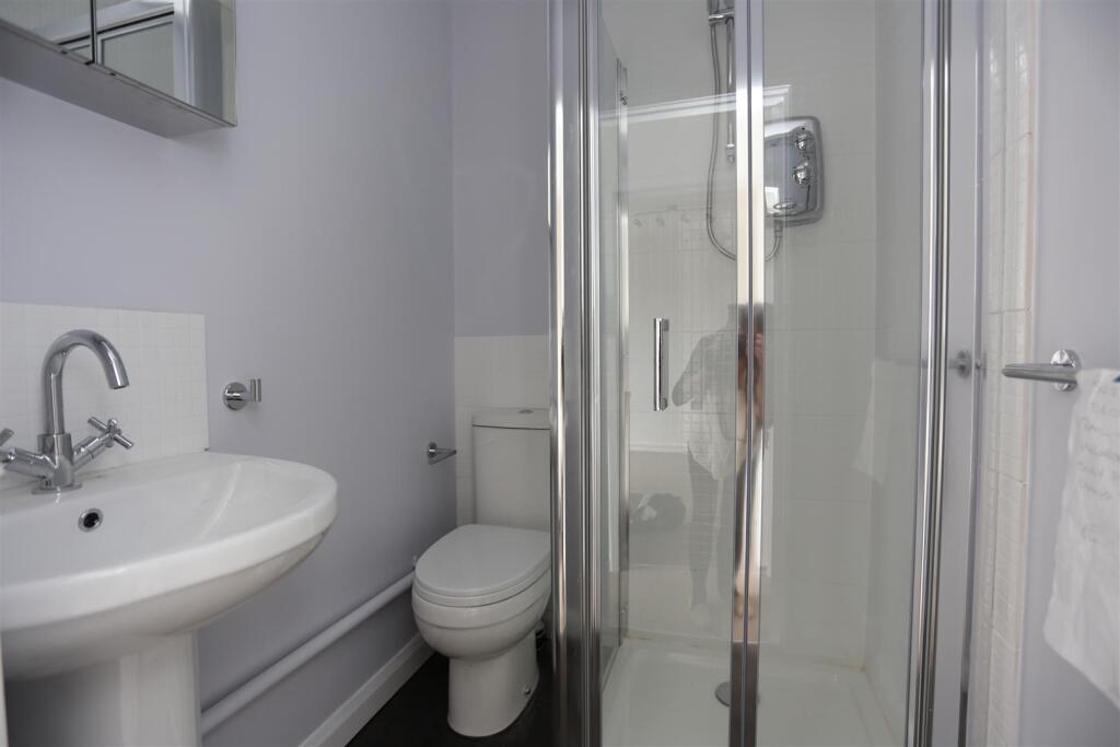 8, 19 Brunswick Square Shower.JPG