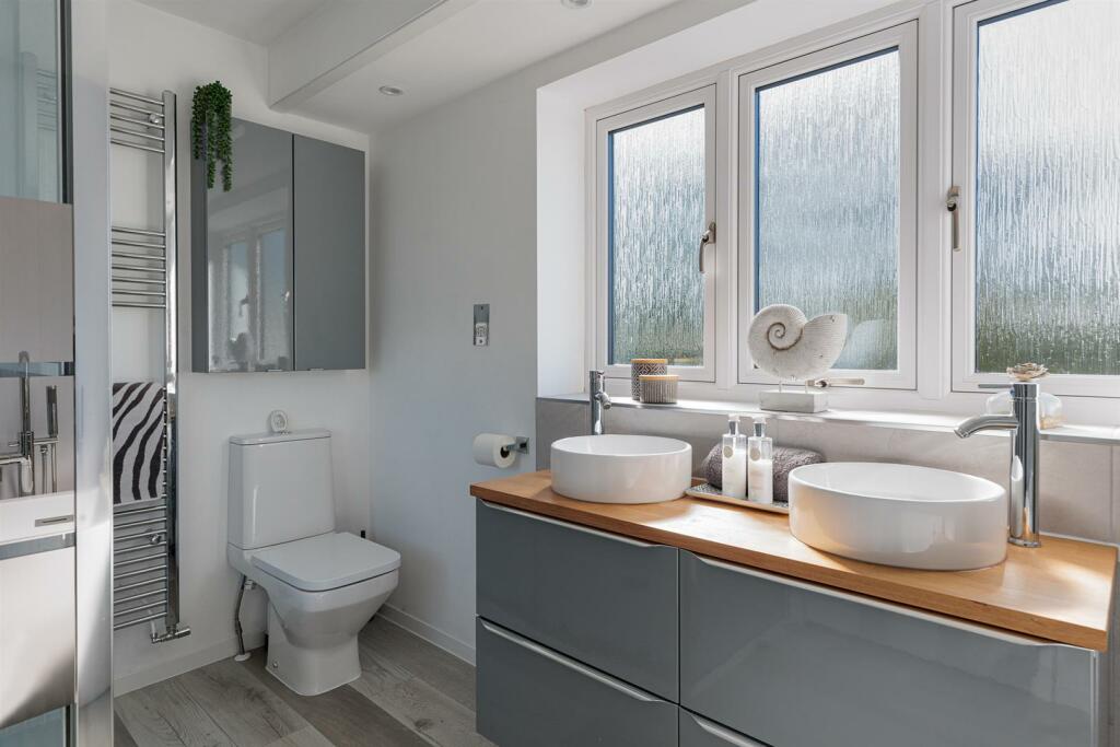 Master Bedroom En-Suite