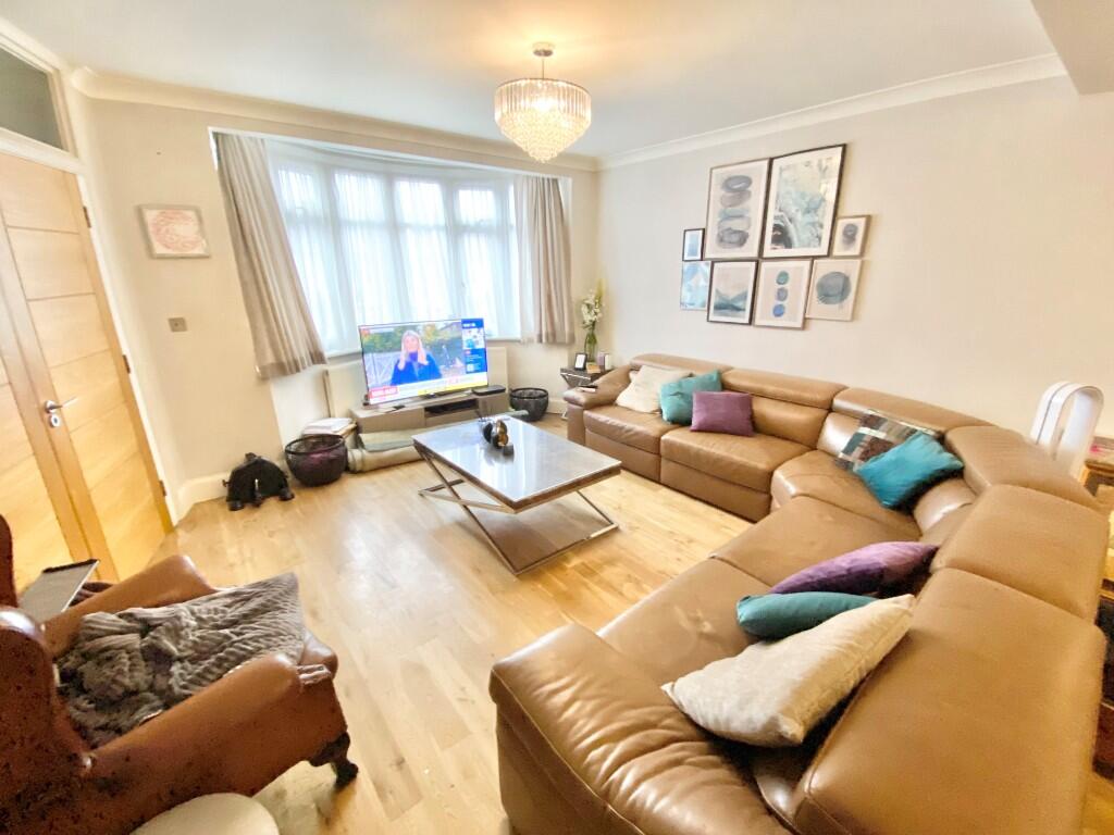 Woodfield Drive, East Barnet, EN4