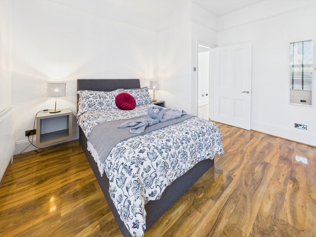 CAM03974G0-PR0120...