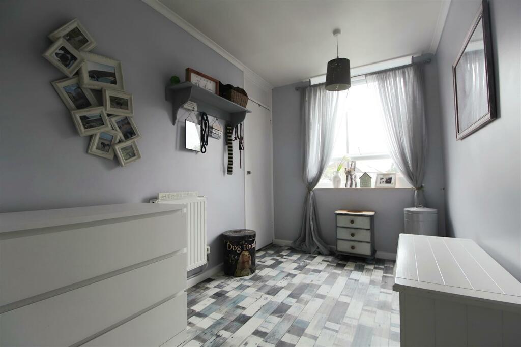 7a21805d-bed 203.JPG