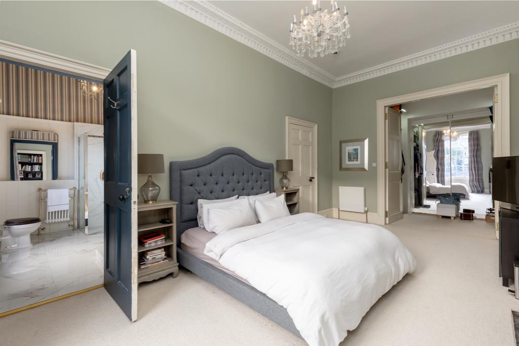 8. Principal Bedroom