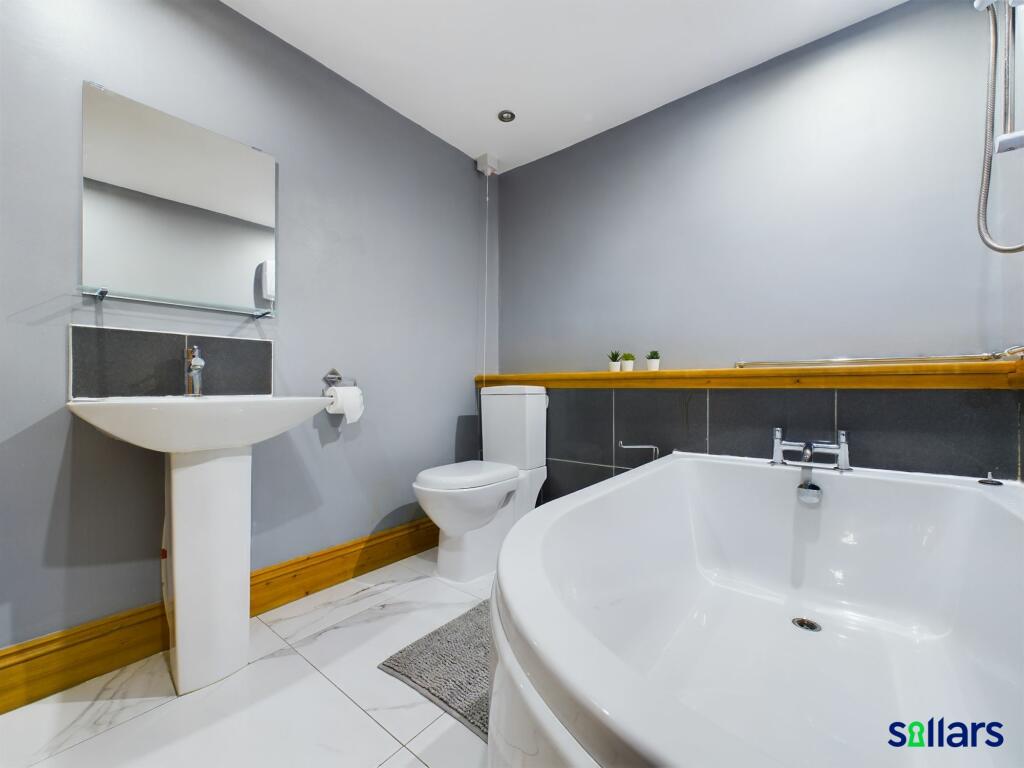 Apartment 6 - Bathroom