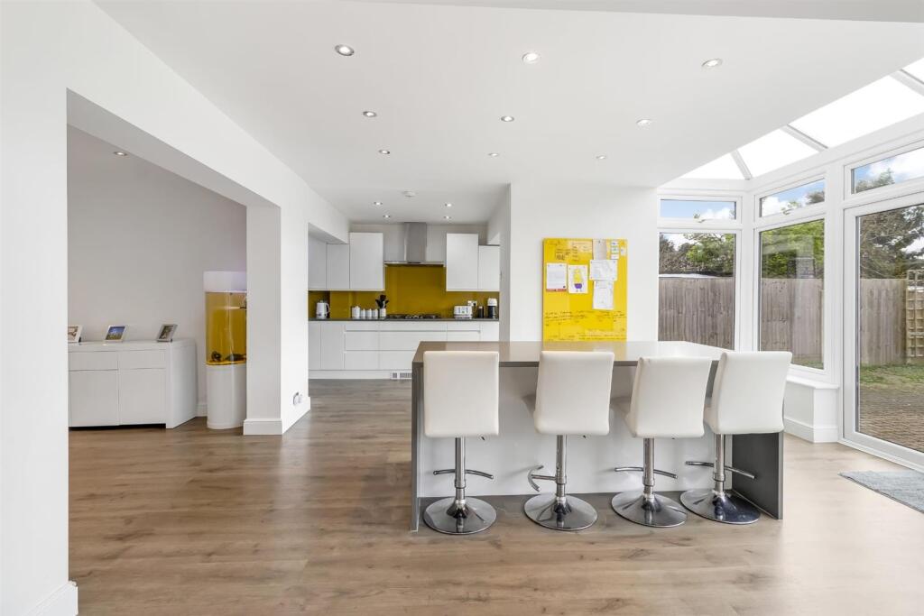 dining-kitchen-back doors.jpg