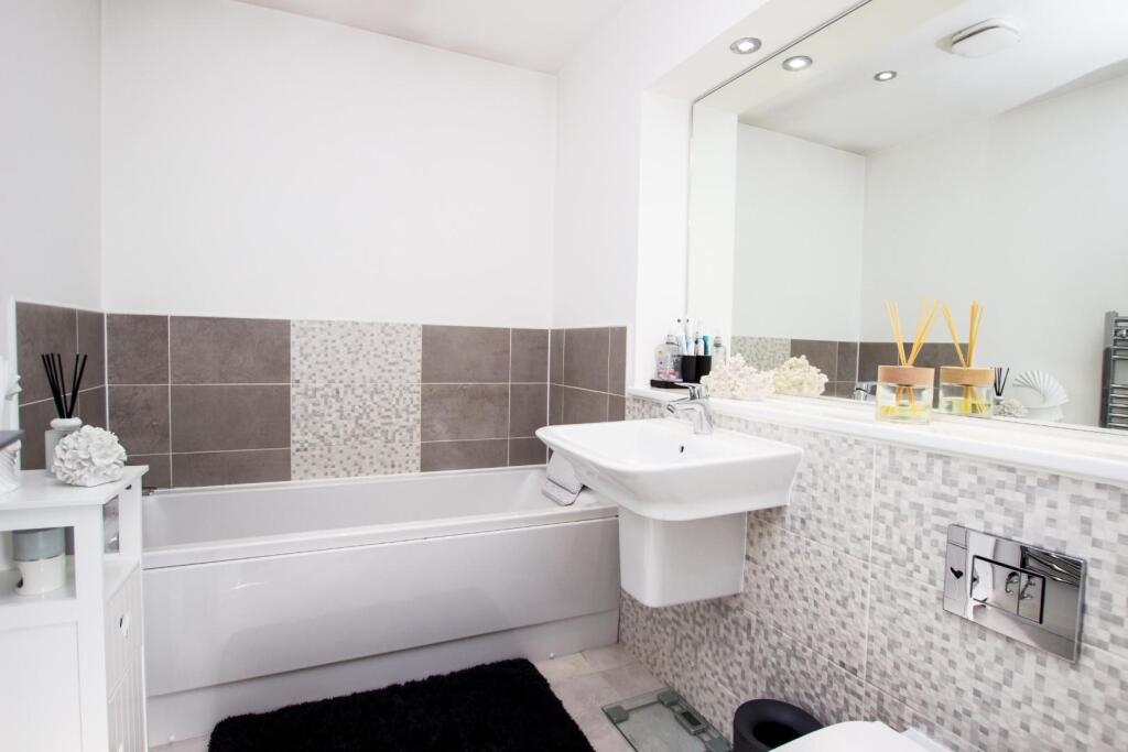 Inveraray Avenue (4).jpg