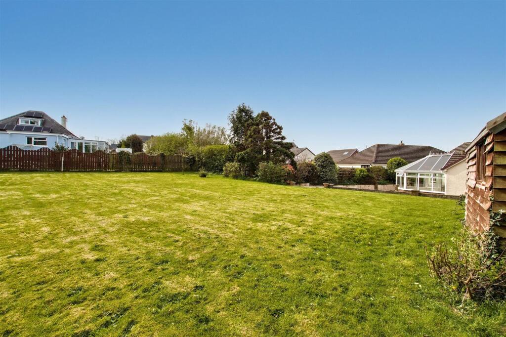 Rear lawn garden