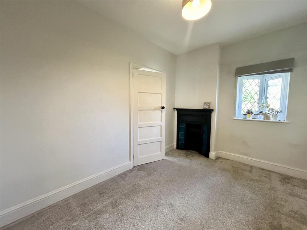 Bedroom 1.jpeg