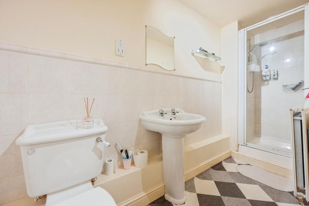 3gatcombeplace17of22.jpg