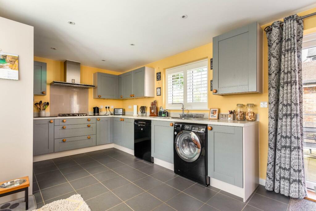 Charlwood Drive-7.jpg