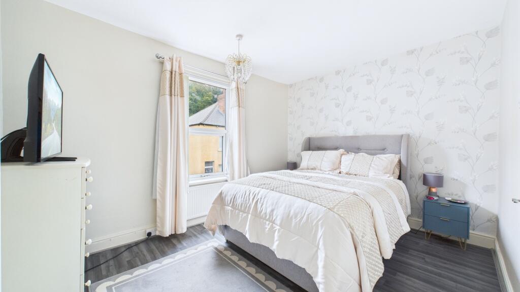 CAM03669G0-PR0037-STILL017