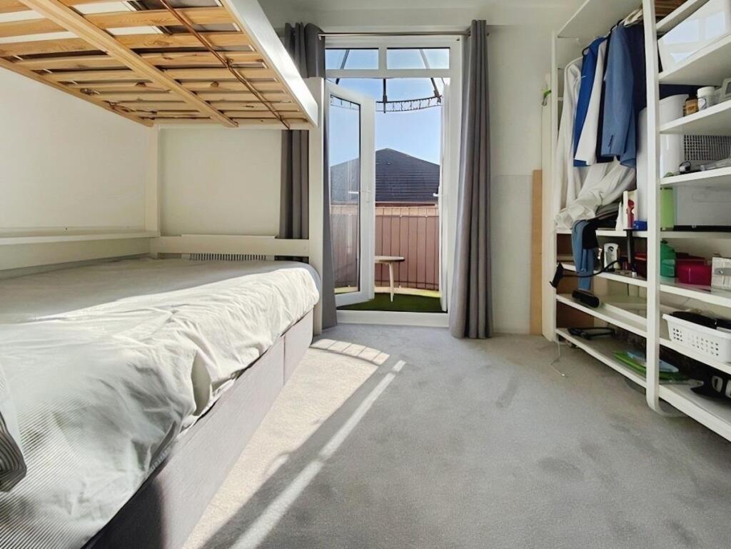 fb27d3dd-bedroom2.jpg