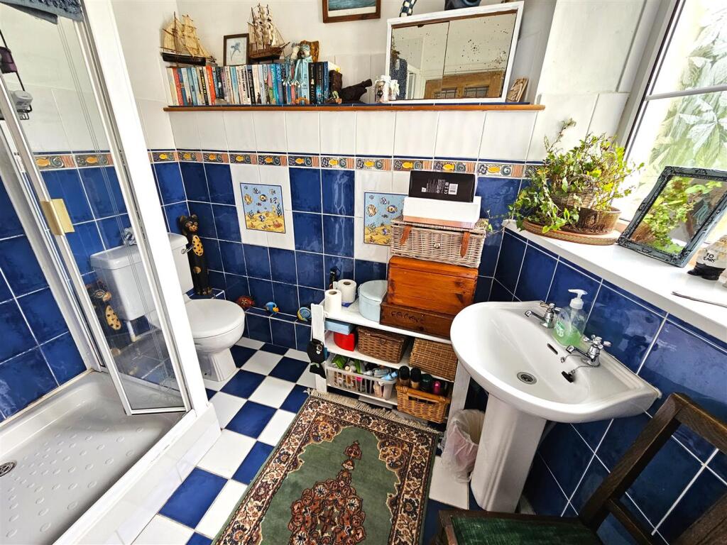 Annexe Bathroom.jpg