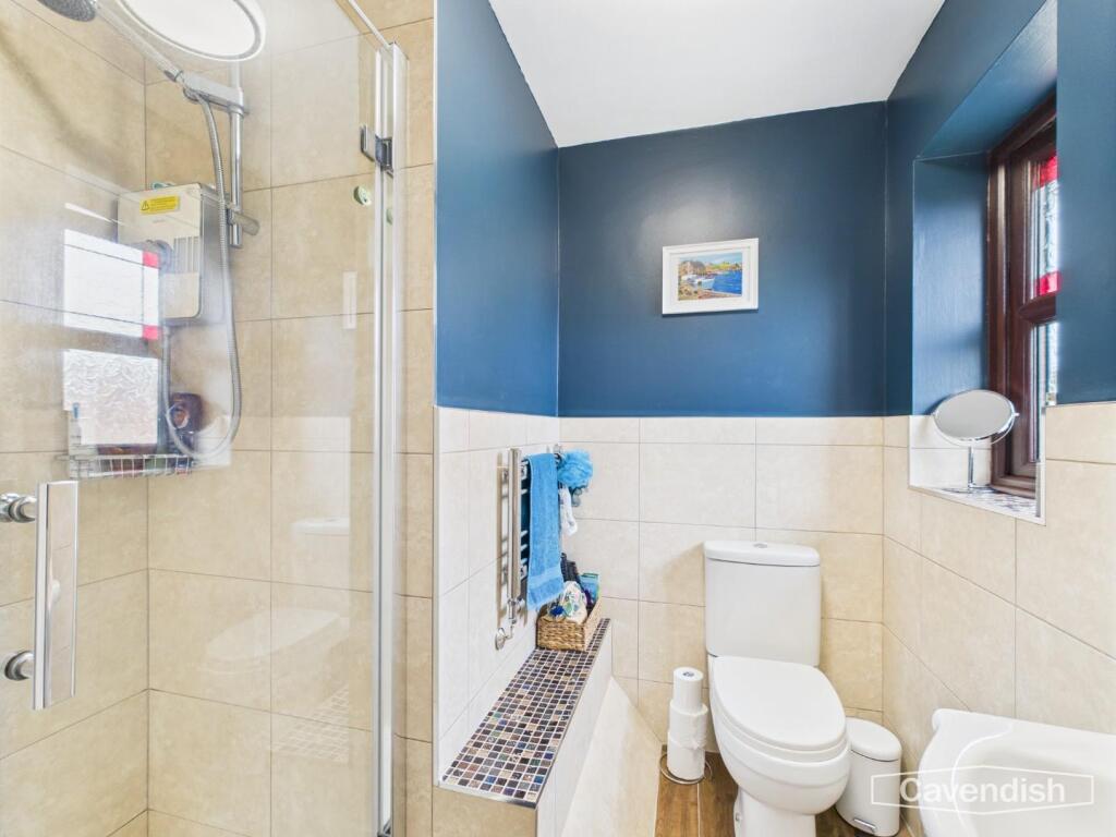 EN-SUITE SHOWER ROOM