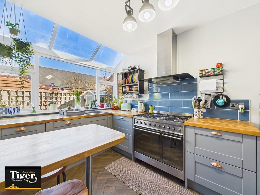 CAM02176G0-PR0513...