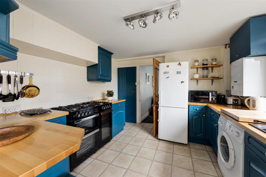 The Crescent, E17
