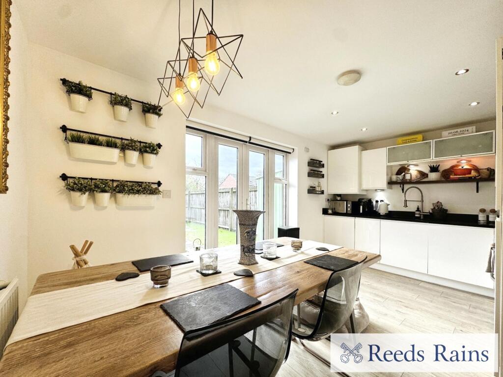 Kitchen/Dining Area