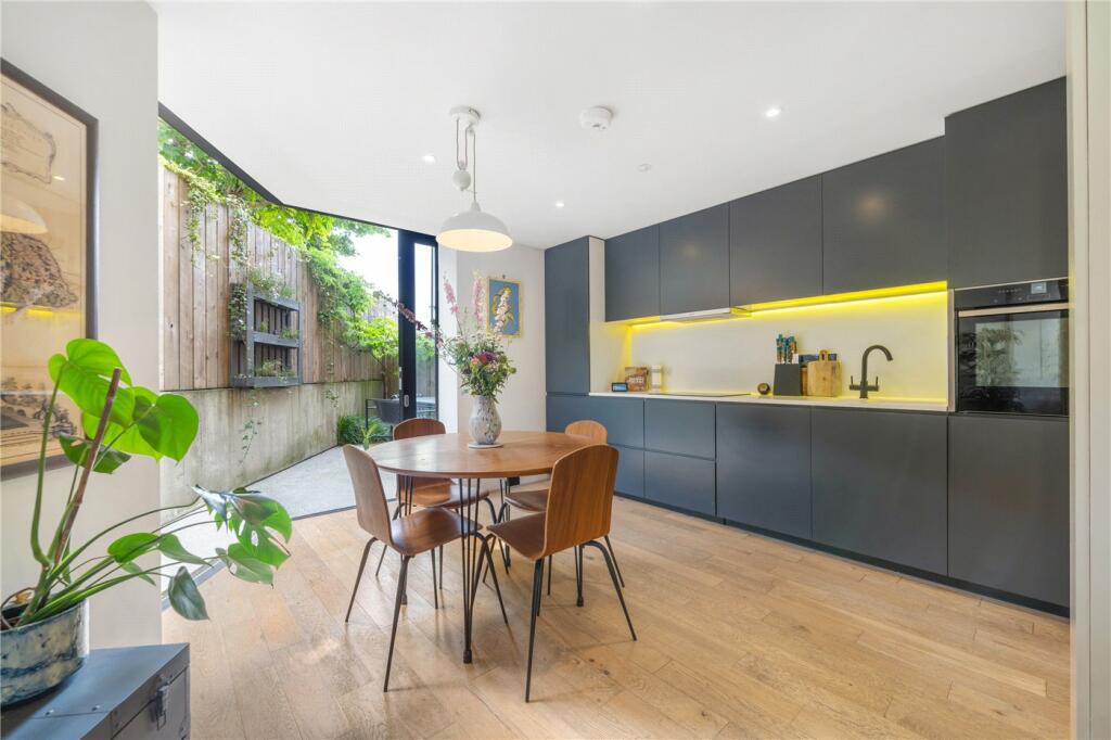 Kitchen/Reception P1