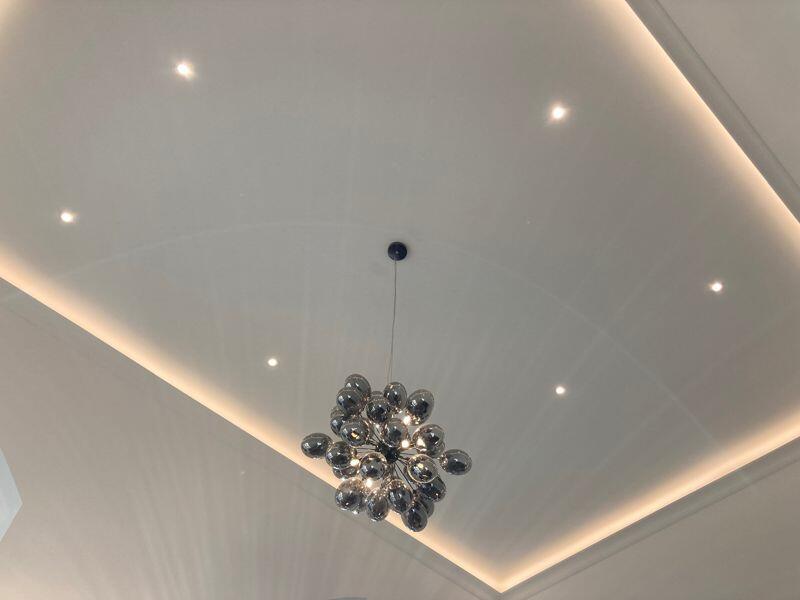 Lounge light and ceiling