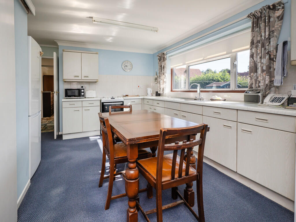 21WaveneyClose-26