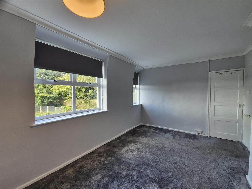 Rear bedroom