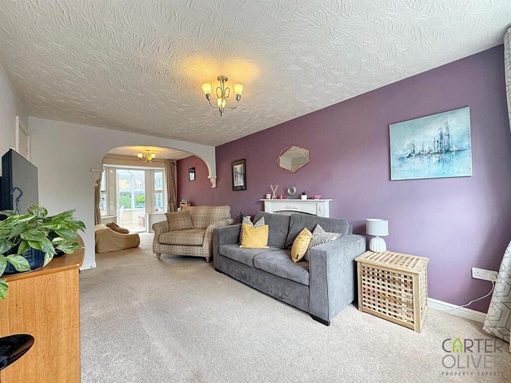 RECEPTION 1 / THROUGH LOUNGE