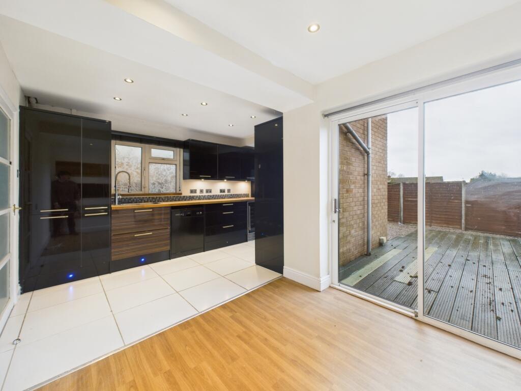 CAM01791G0-PR0202-STILL031