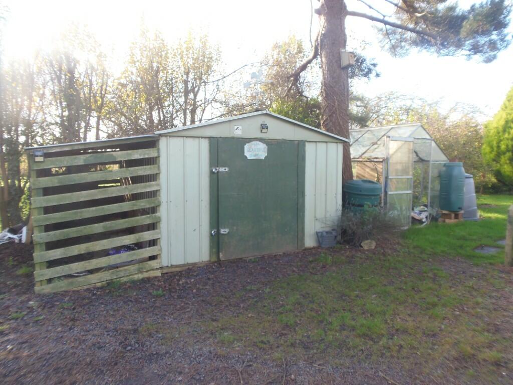 Metal Enclosed Store