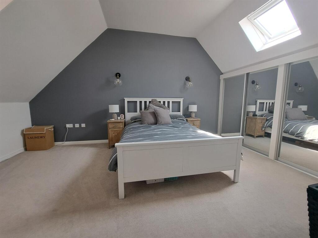 Dragonfly Way, Pineham