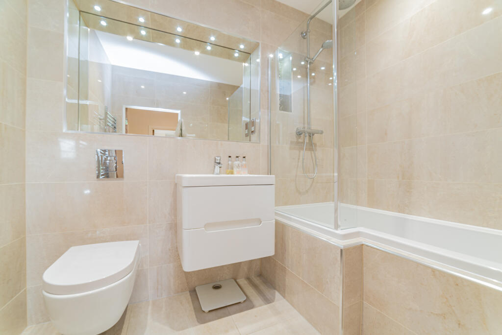 The-Old-Court-Maiden