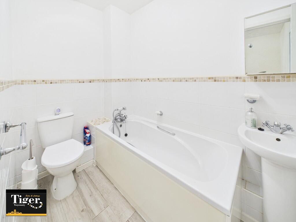 CAM02176G0-PR0739...