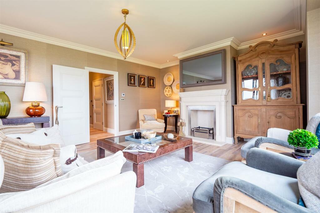 Living Room..jpg