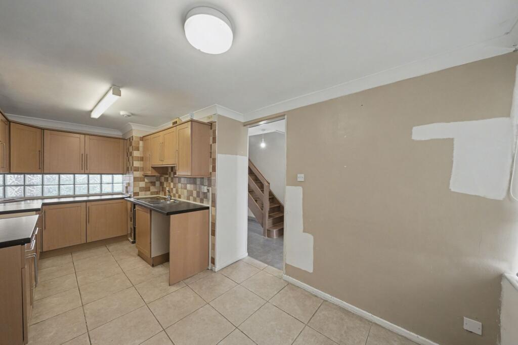 320 Spackmans Way, Slough, SL1 2SD