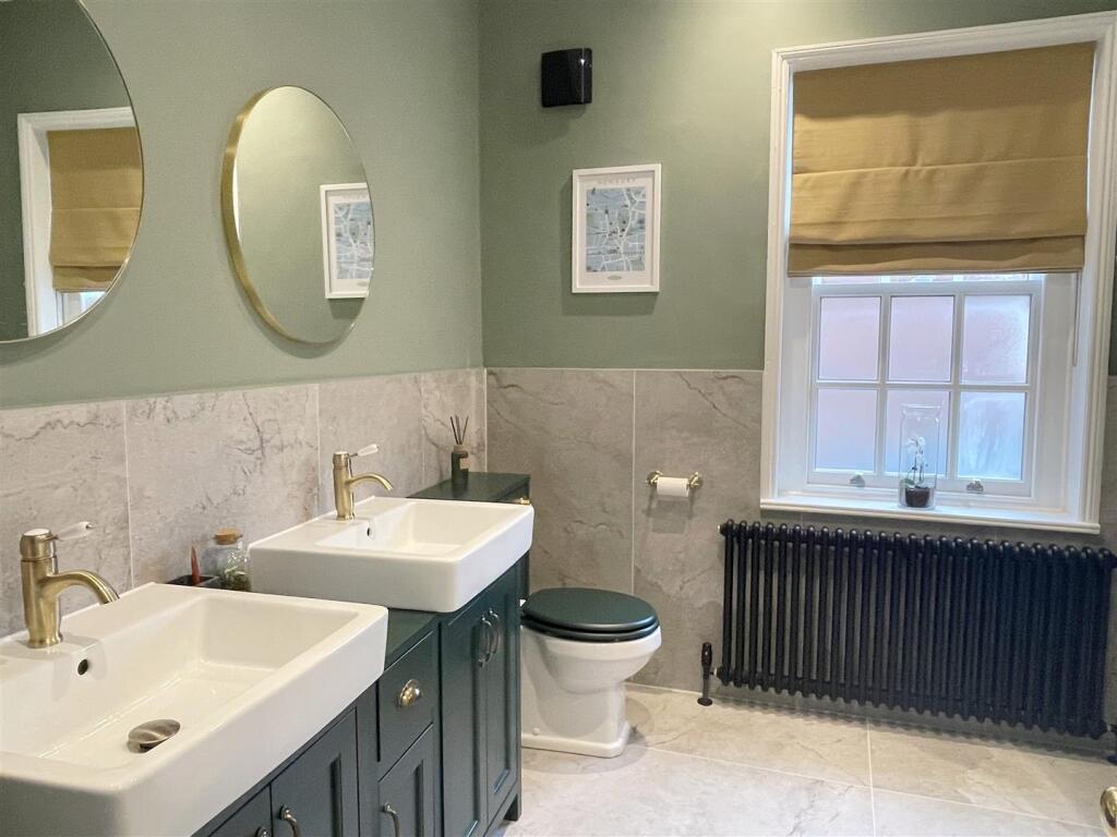 Bathroom 1a.JPG