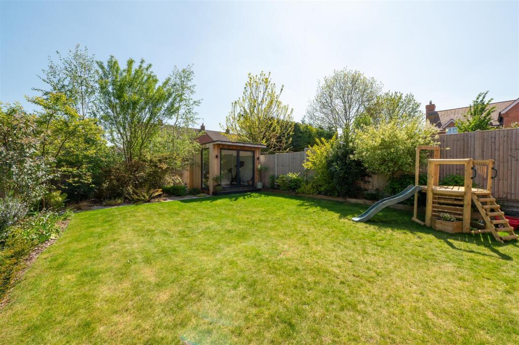 23 Saxon End, Pirton-23.jpg