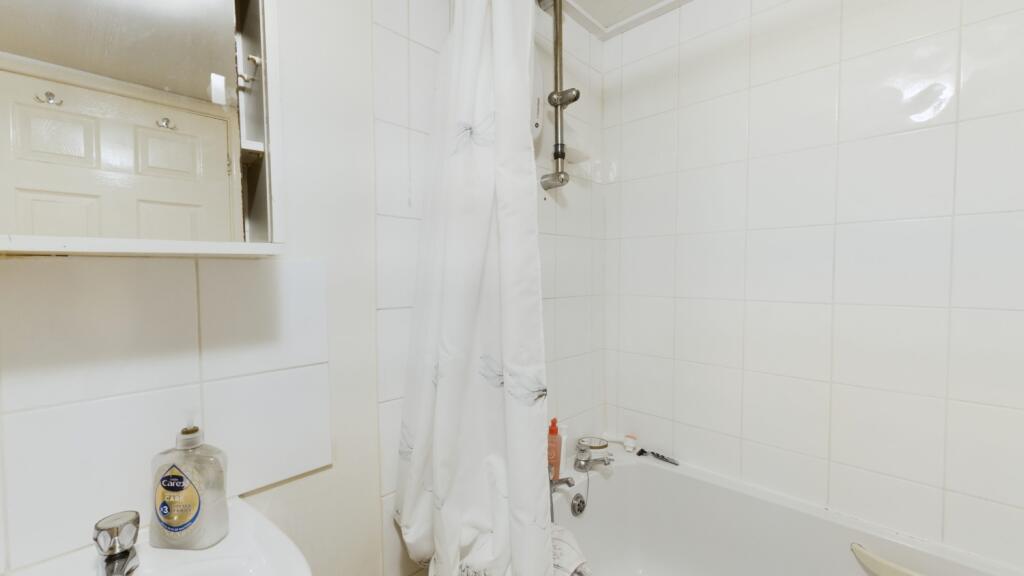 CAM01740G0-PR0328-PAN016