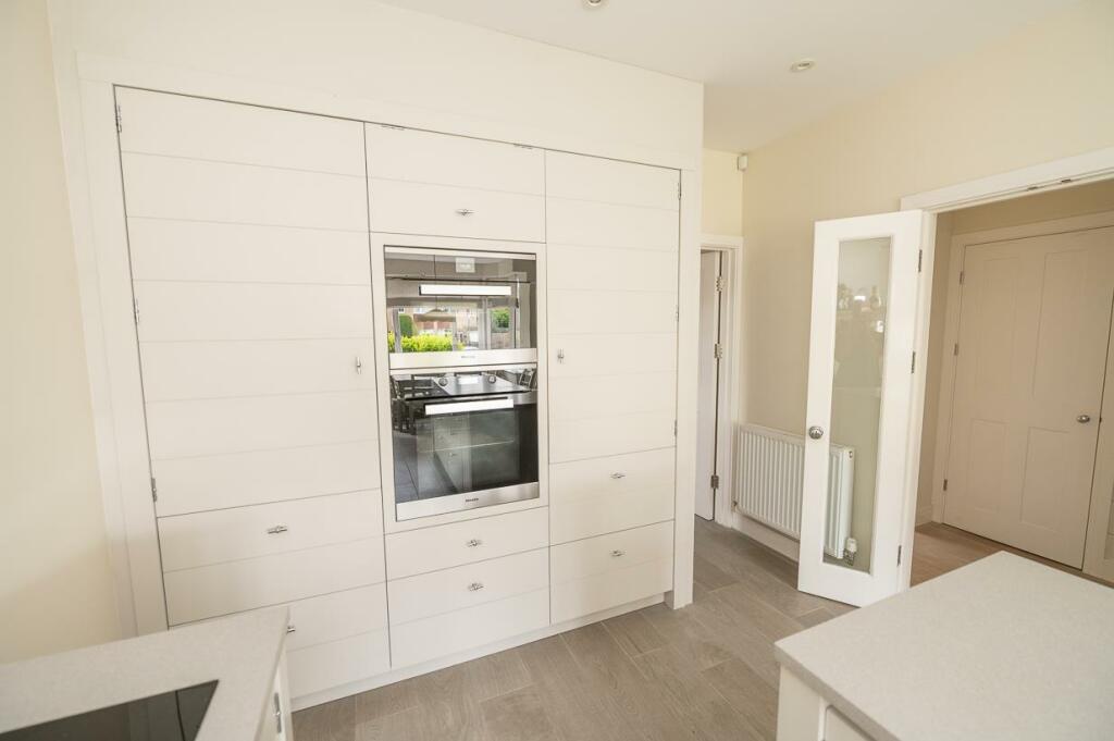 Kitchen units pic 2.jpg