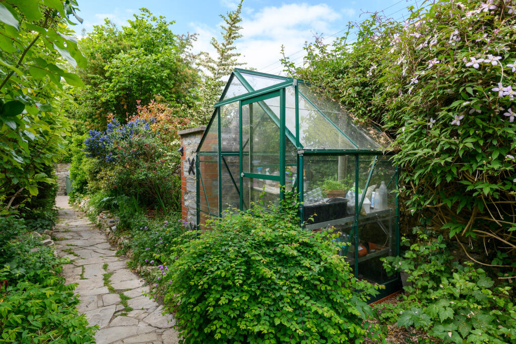 inc TEK HiRes 250519 038