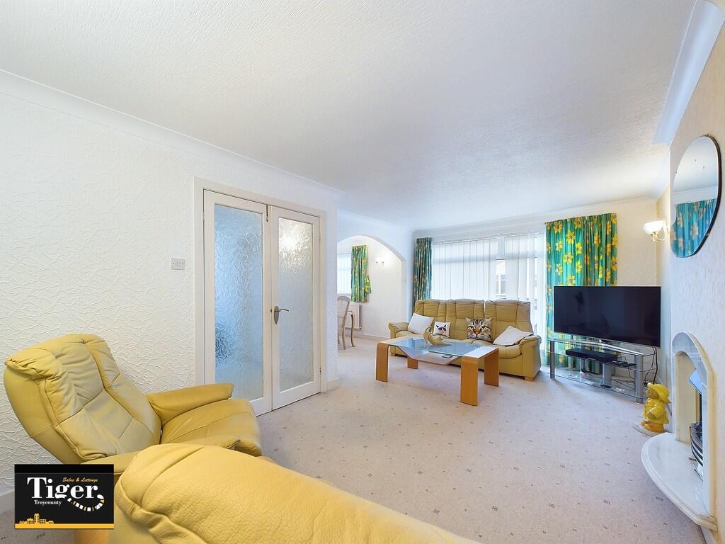 CAM02176G0-PR0453...