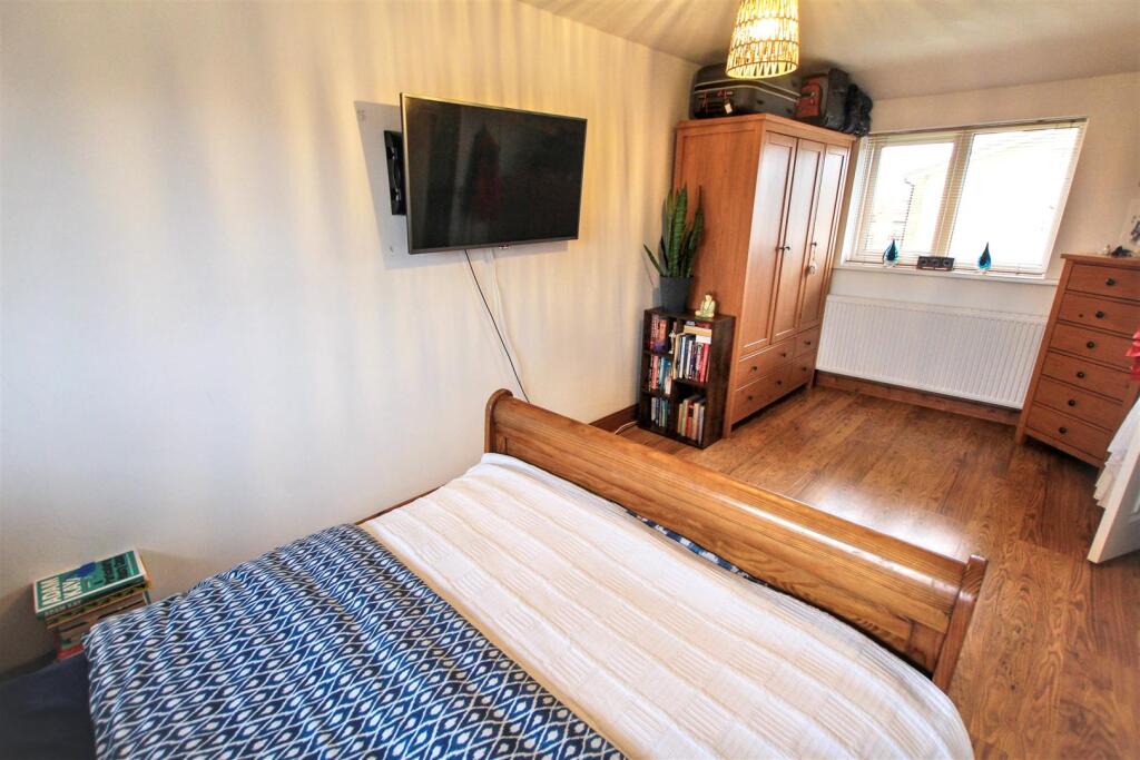 Bedroom One (2).jpg