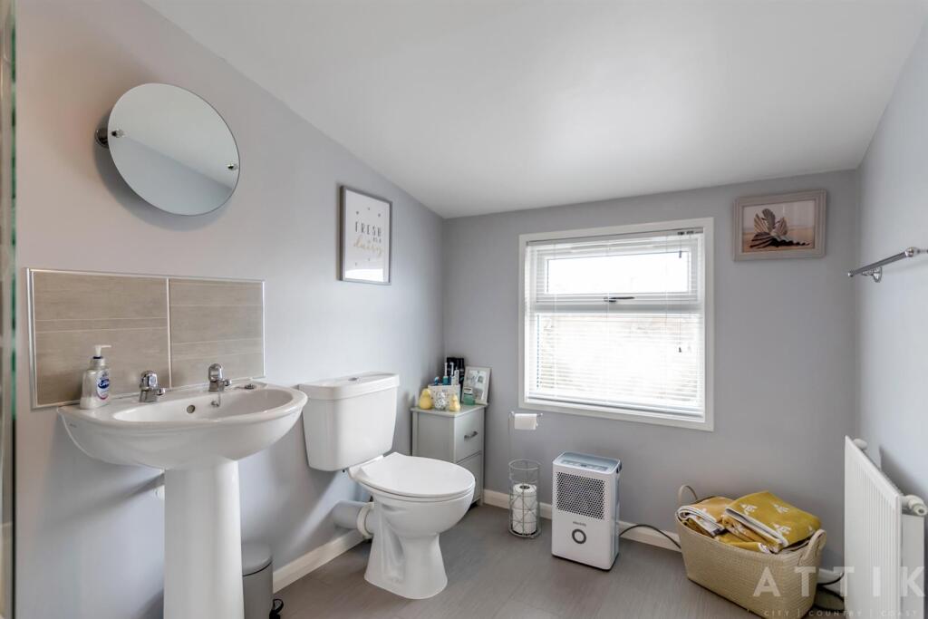 9 Bedingfield Crescent Halesworth IP19 8DZ (34).jp