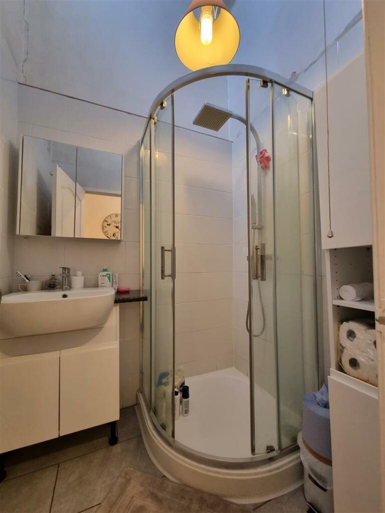 hood Close -- Bathroom.jpg