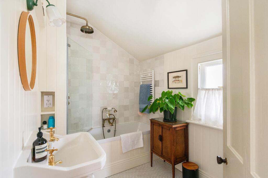 0B2RHD - Bathroom C.jpg