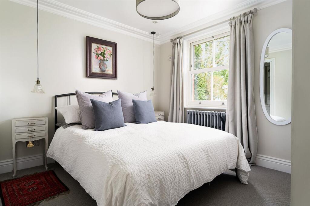 Guest bedroom