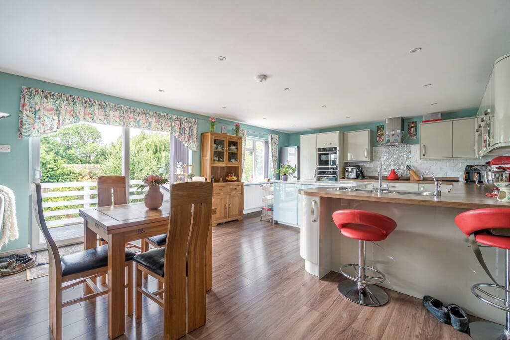 1311935-11-6850956cc3922