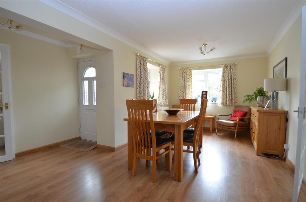 Entrance Hall/Dining Room