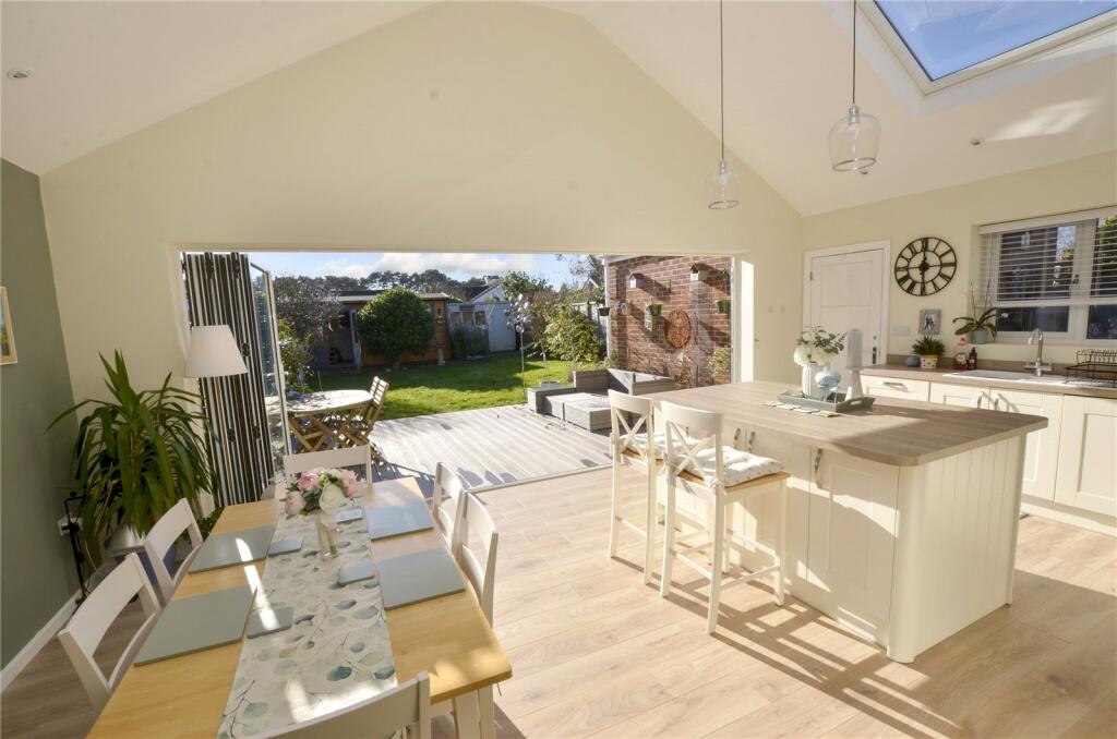 Dining/Kitchen Area