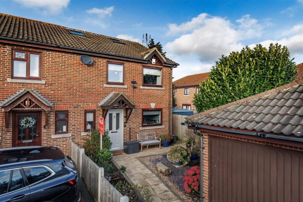 9  Green Close (21).jpg