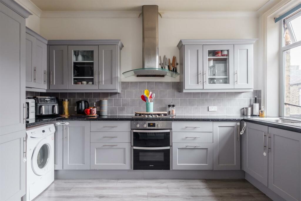 KITCHEN MAIN.jpg