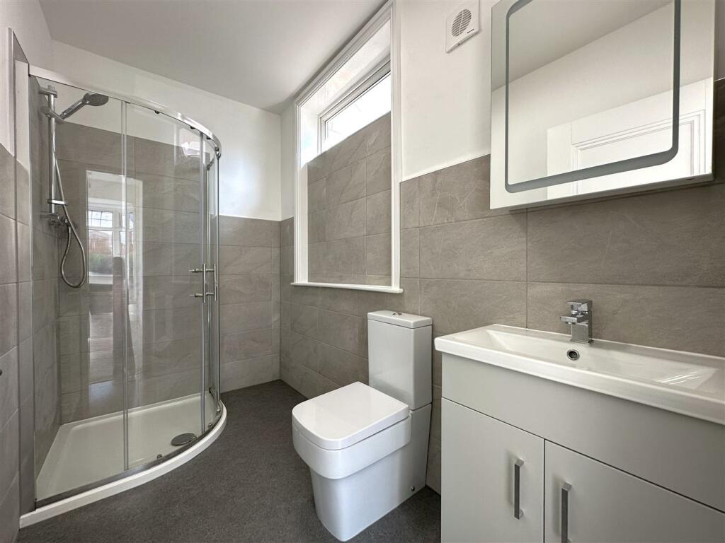 En-Suite Shower Room 882