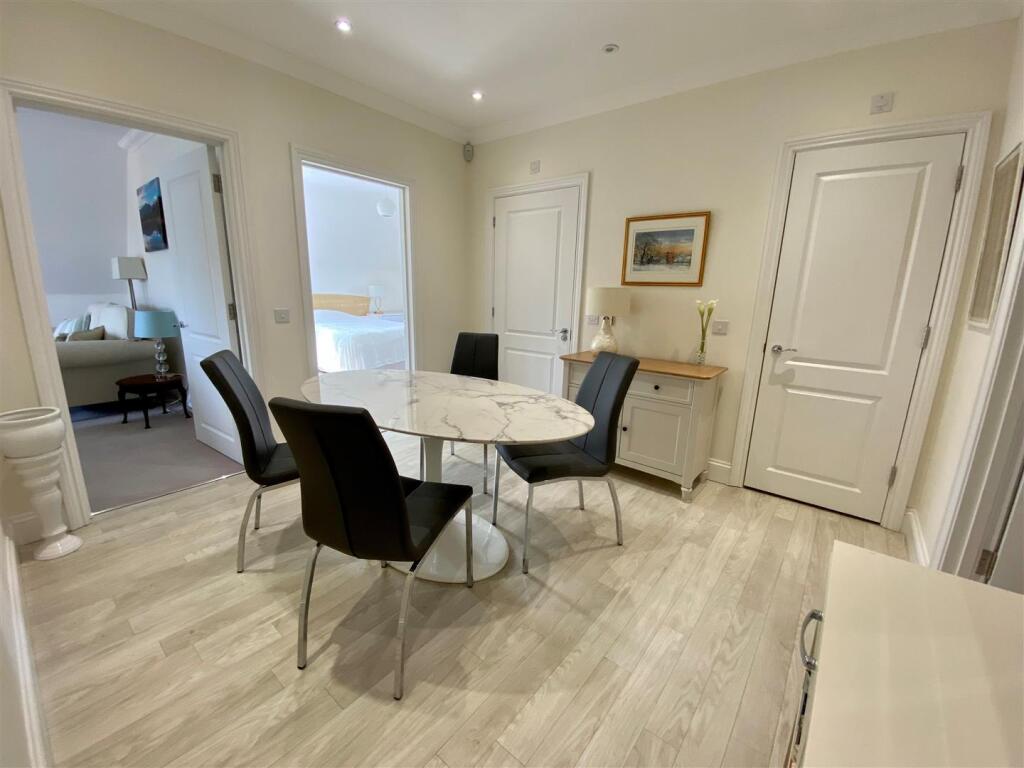 dining room.jpg